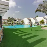 Huge Sunny Terrace Heated Pool Адехе