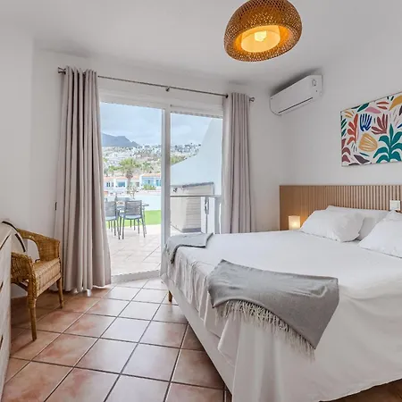 Apartament Huge Sunny Terrace Heated Pool